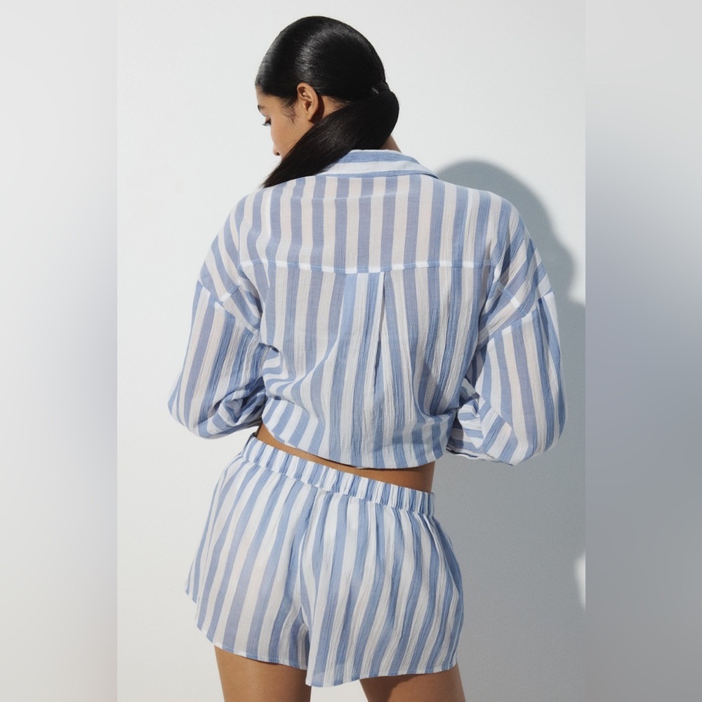 H&M COTTON BEACH SHORTS blue and white striped - Picture 2 of 9